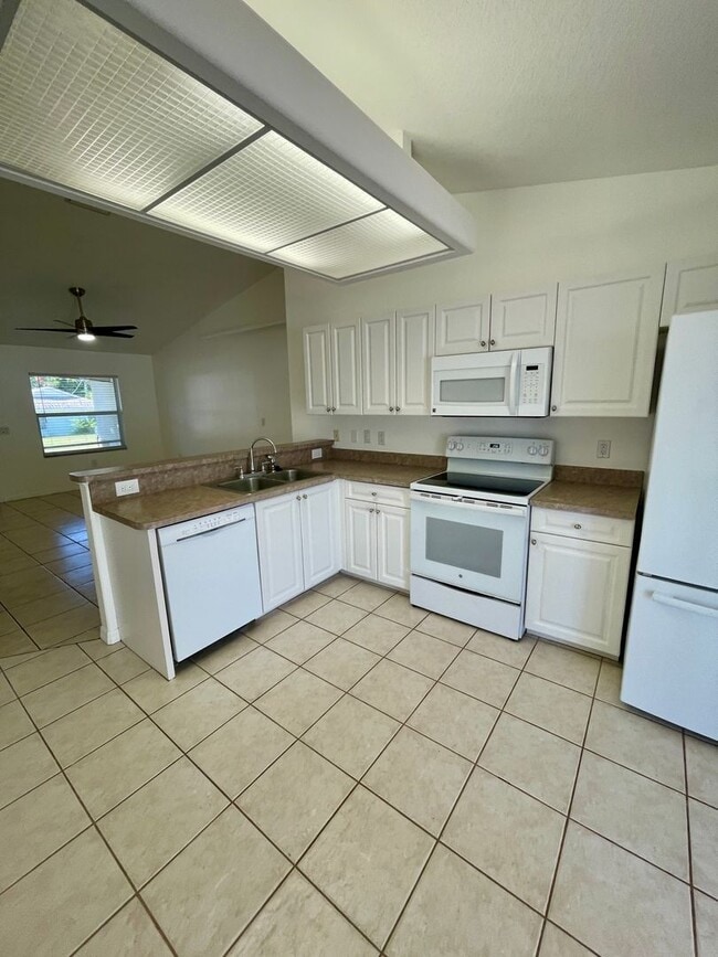 Building Photo - 3BR/2BA Home + 2-Car Garage – $500 Move-In...