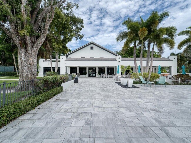 Building Photo - 2908 Banyan Blvd Cir NW