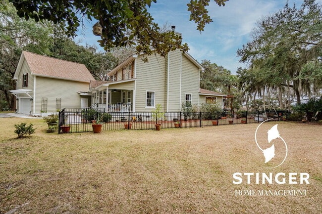 Building Photo - 1808 Lenora Dr