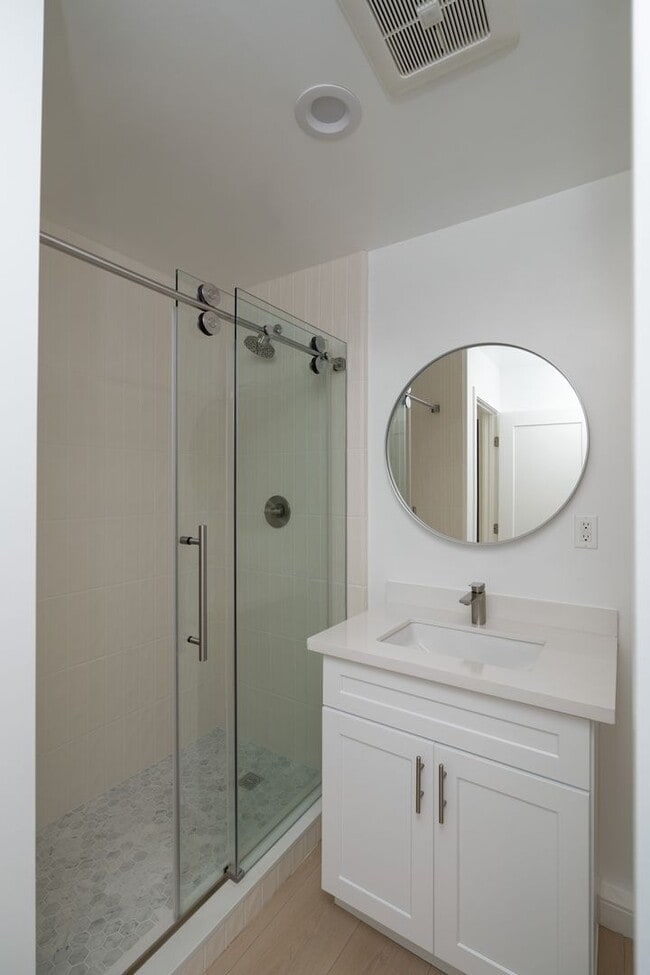 Building Photo - BEAUTIFULLY RENOVATED 2 BEDROOM 2 BATHROOM UNIT IN ARCADIA!!