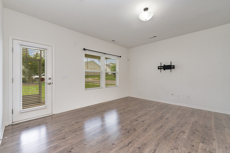Building Photo - 40163 Crooked Stick Dr