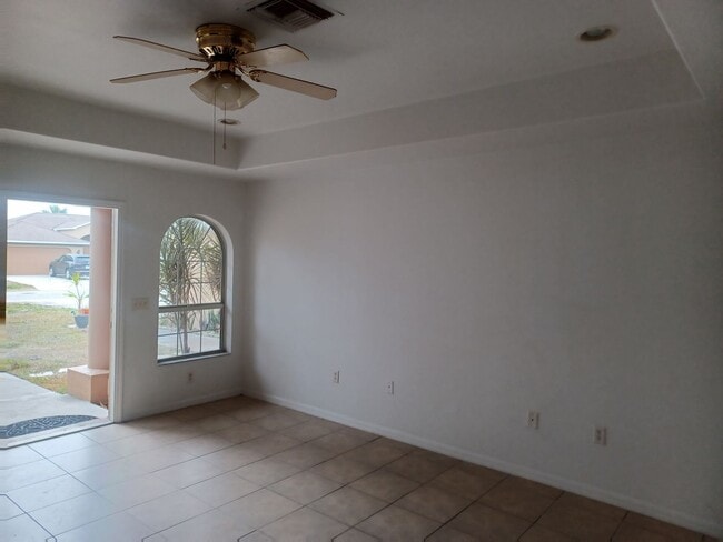 Building Photo - 3018 SE Santa Barbara Pl