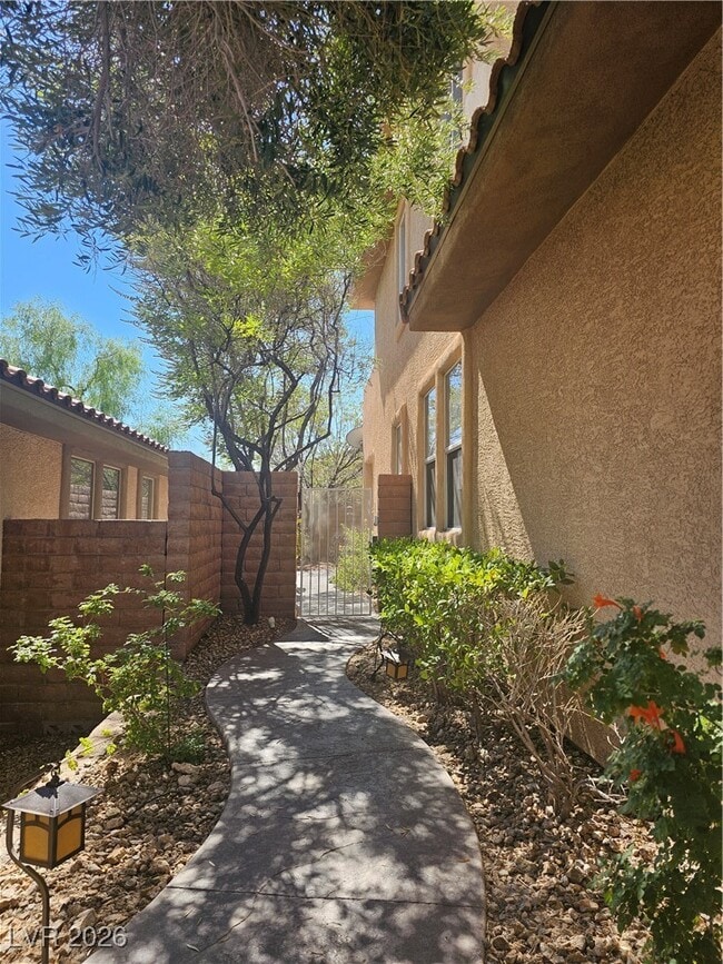 Building Photo - 11081 Village Ridge Ln