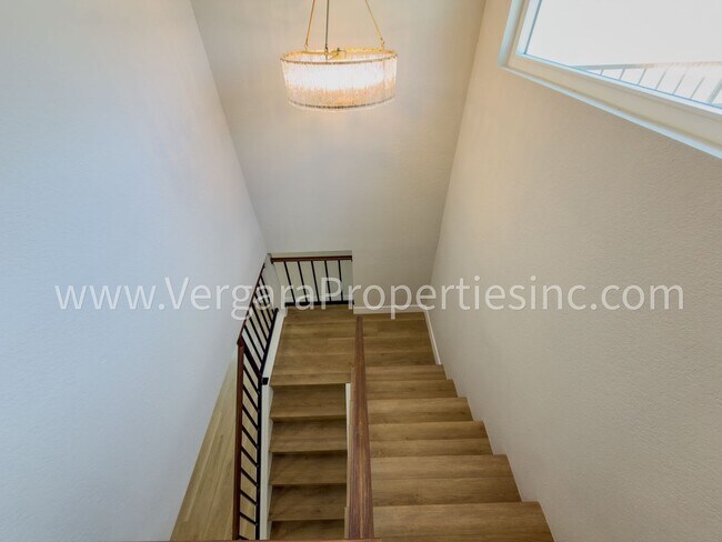 Building Photo - 1136 Gian Dr