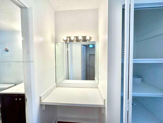 Building Photo - 2903 N Miami Beach Blvd