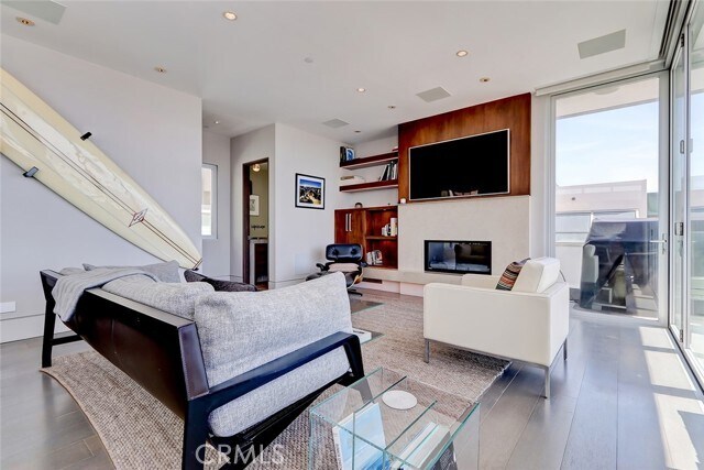 Building Photo - 3208 Ocean Dr