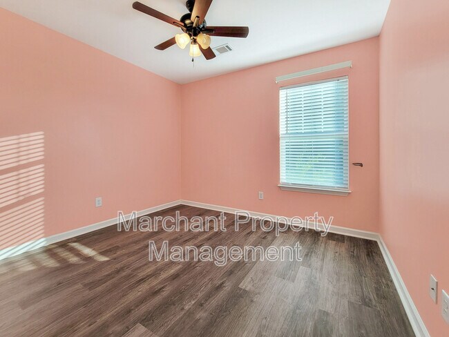 Building Photo - 4 Wisner Ct