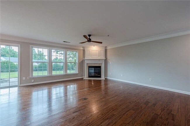 Building Photo - 300 Balaban Cir