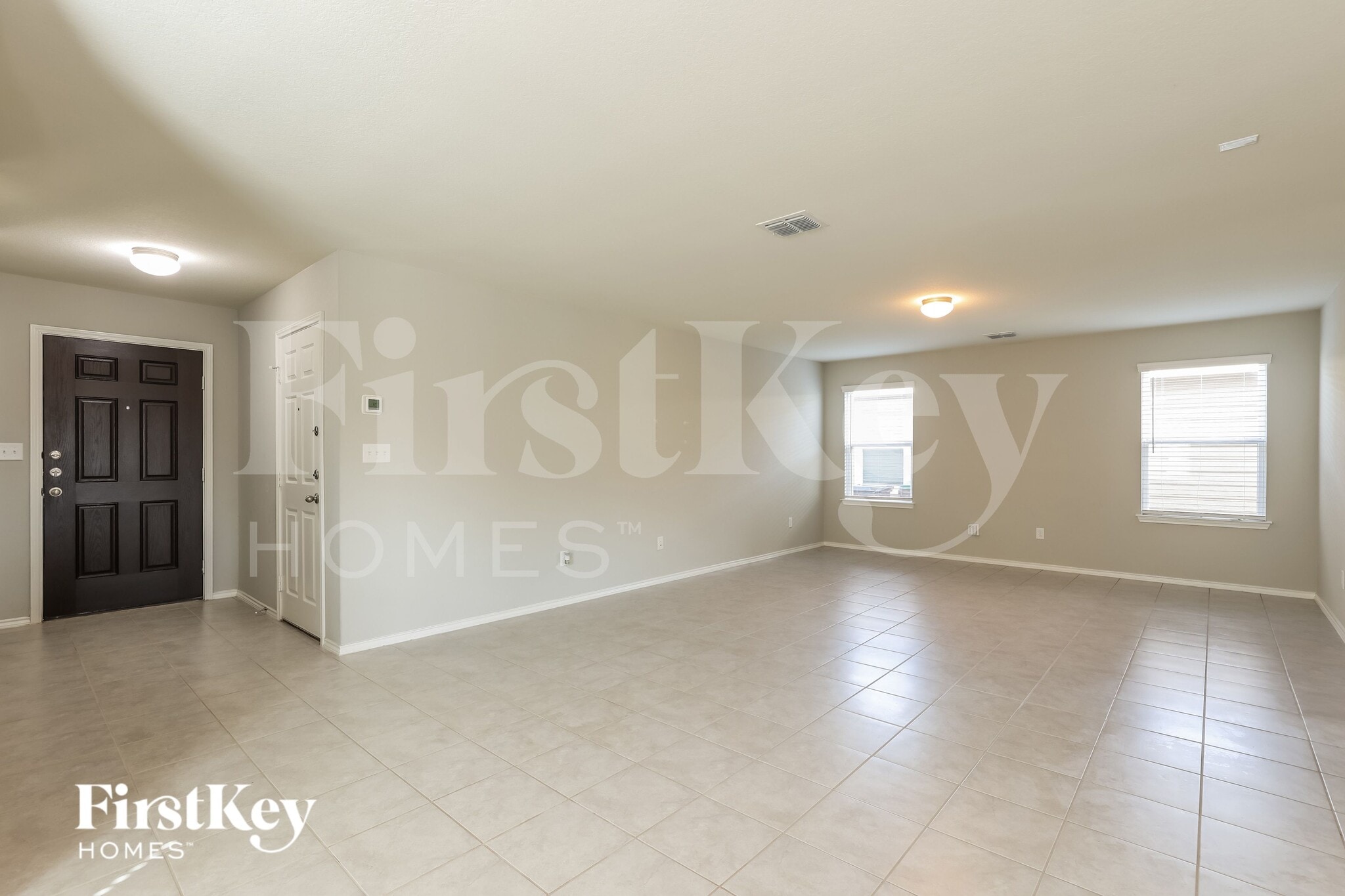 Building Photo - 12034 Silver Lgt