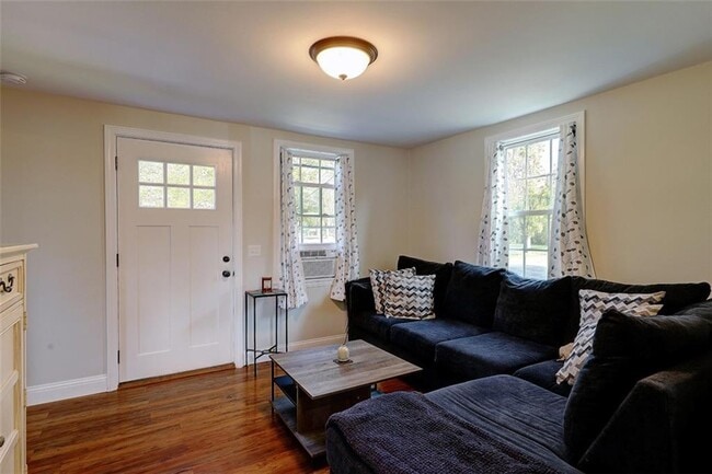 Building Photo - 216 Maple Ave