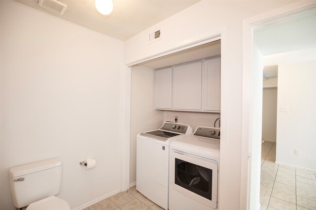 Building Photo - 18511 Egret Bay Blvd