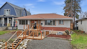 Building Photo - 729 W Augusta Ave