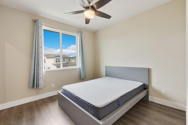 Building Photo - 10068 Carinata Dr