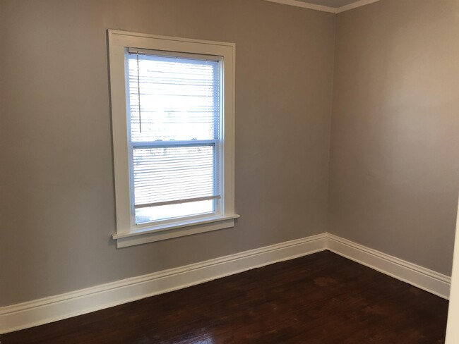 Building Photo - 172 N Roys Ave