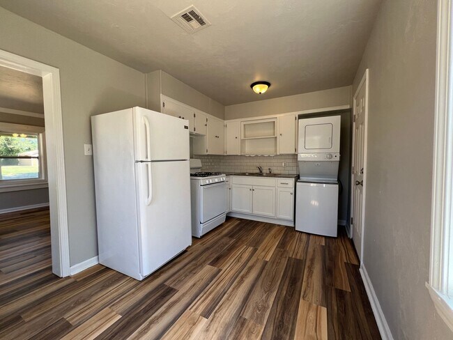 Building Photo - Fully Remodeled Home In Great Area Near Tinker AFB