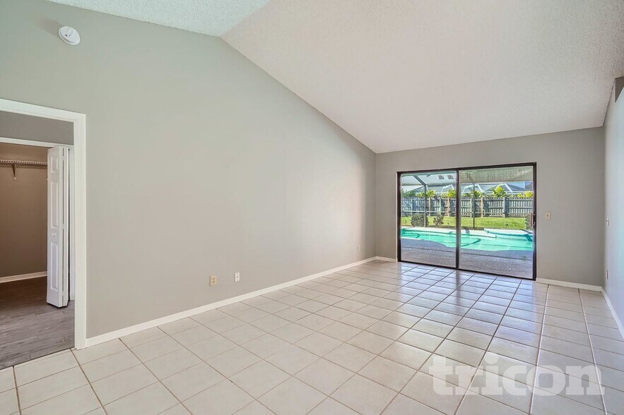 Building Photo - 3213 Stevenson St