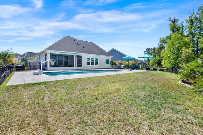 Building Photo - Savannah Quarters!