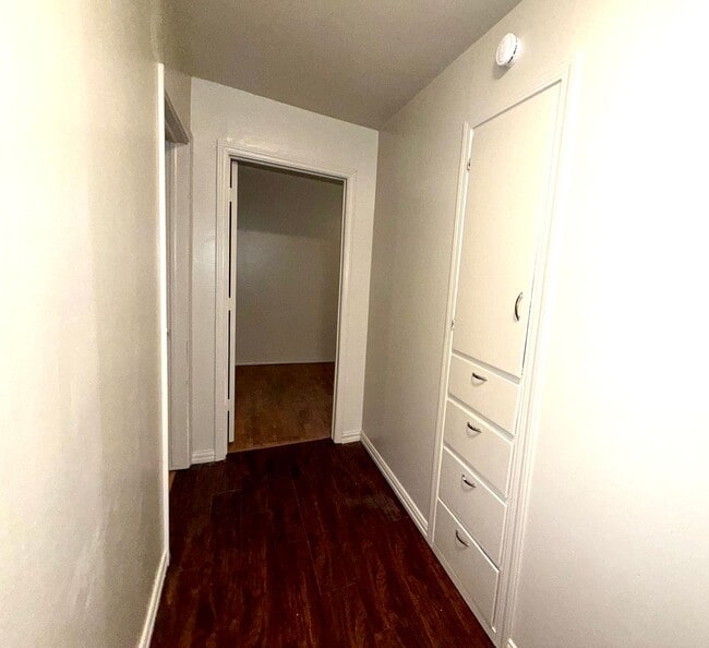 Building Photo - Freshly Painted 4 Bedroom Bungalow/ Vouche...