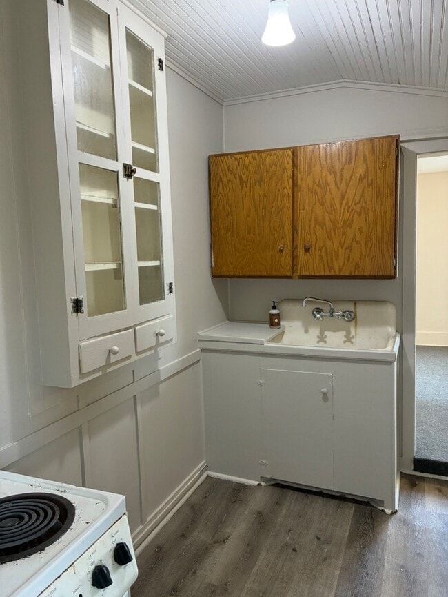 Building Photo - 1311 Hansen Ave