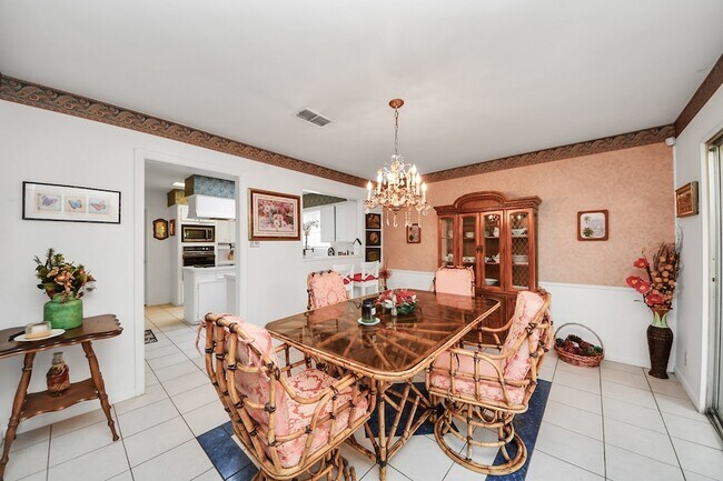 Building Photo - 17 Winged Foot Dr