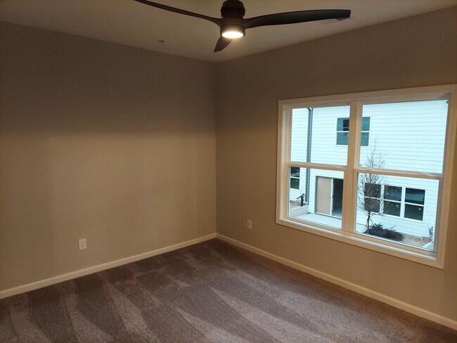 Building Photo - In-Town Townhome for rent in Monroe Heights!
