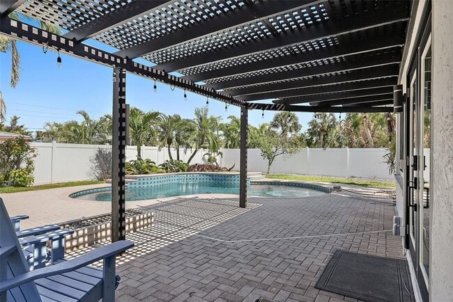 Building Photo - 3755 Belle Vista Dr E
