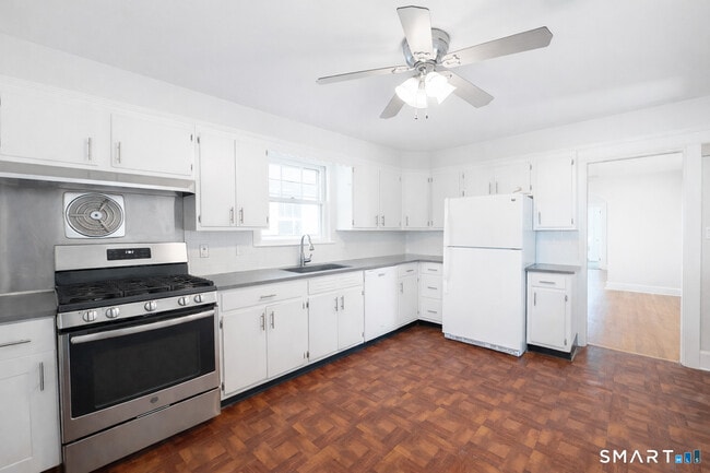 Building Photo - 40 Orchard Pl