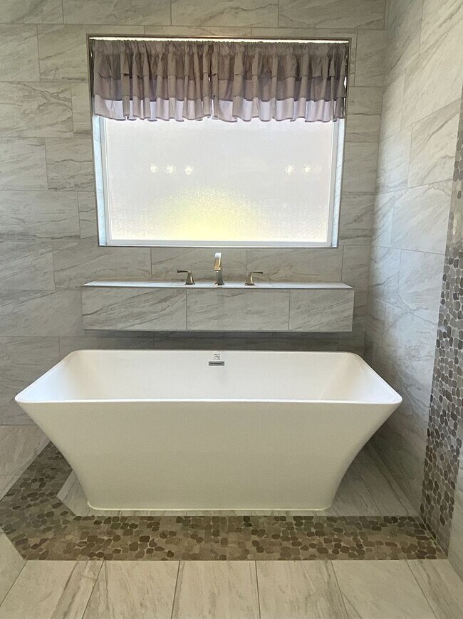 Building Photo - Elegant home in the Heights at Canyon Lakes