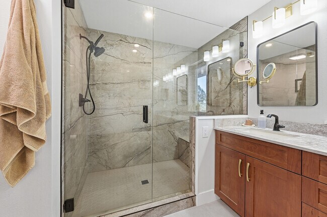 Building Photo - 30855 Walter Dr