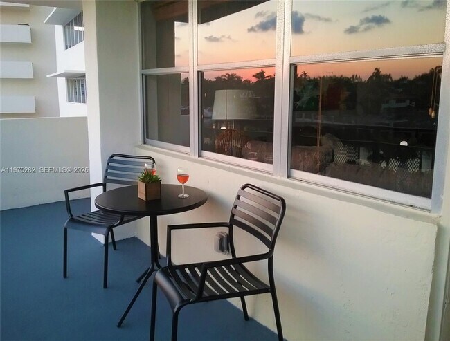 Building Photo - 401 Golden Isles Dr