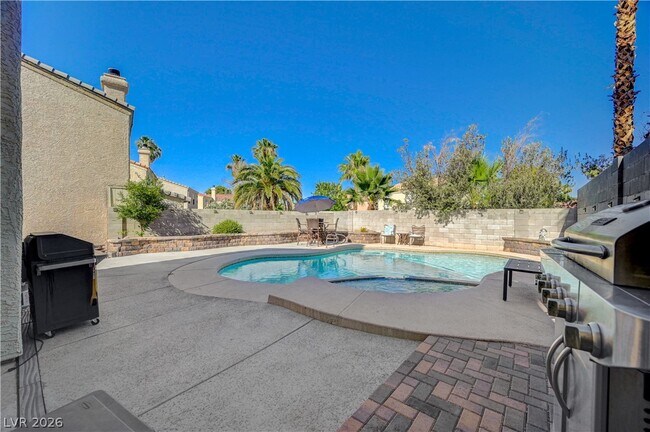Building Photo - 2064 Waverly Cir