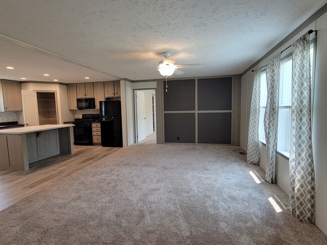 Building Photo - 9542 Seaway Dr