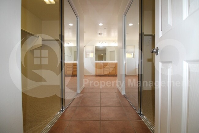 Building Photo - 779 W Calle La Bolita