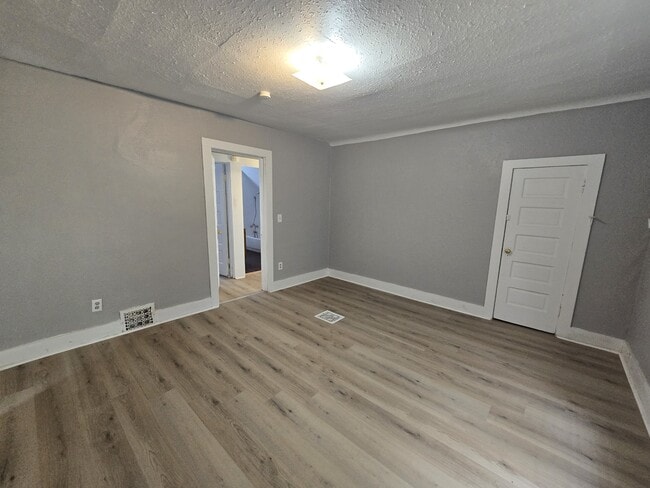Building Photo - 833 Dawson St