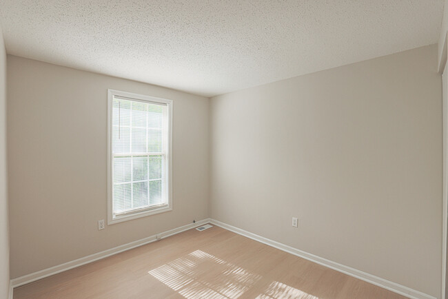 Building Photo - Beautiful 3 Bedroom Home with 2.5 Bathrooms