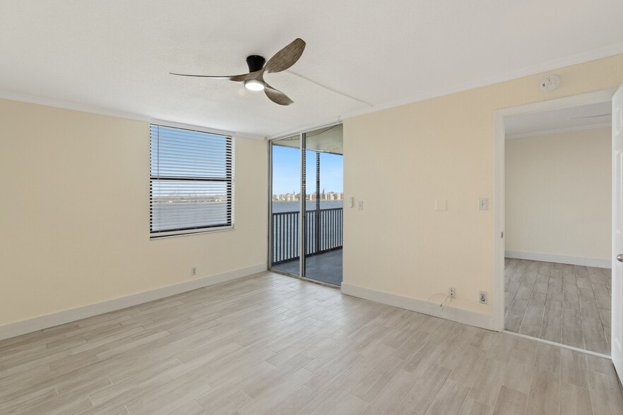 Building Photo - 115 Lake Emerald Dr