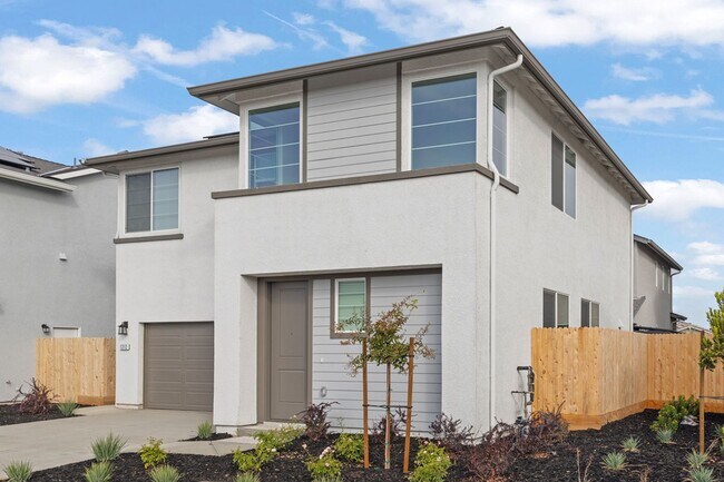 Building Photo - Brand New 3 Bedroom 2.5 Bathroom with Solar in NW Visalia!!