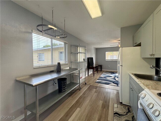 Building Photo - 8061 Country Rd