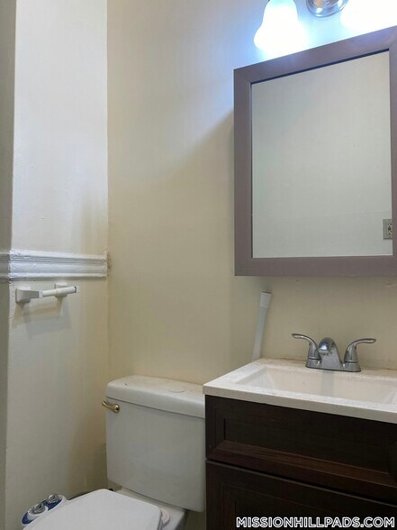 Building Photo - 360 Riverway