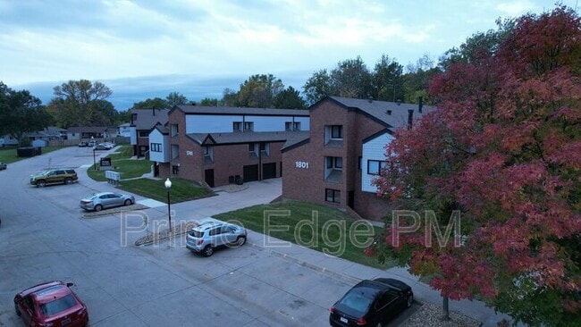 Building Photo - 1741 Ridgehaven Ct