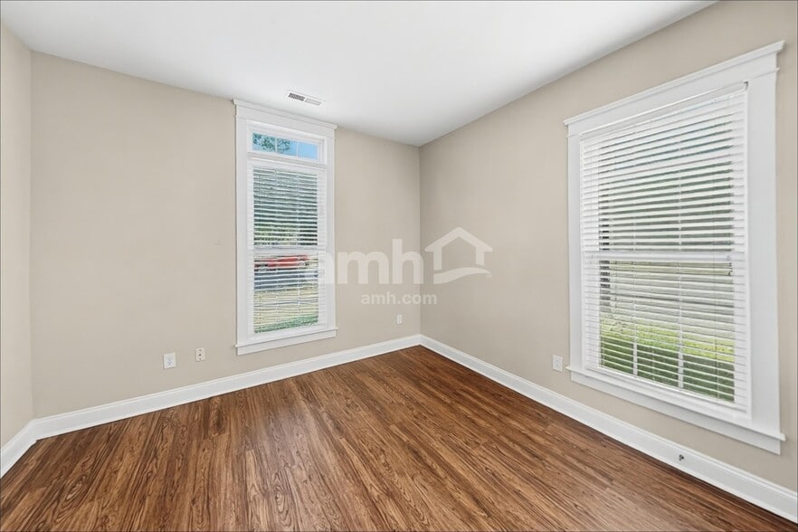 Building Photo - 13640 Swinton Rd