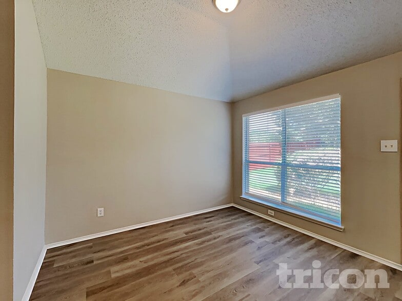 Building Photo - 1703 Ash Ln