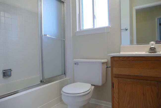 Building Photo - 2052 Spice Cir