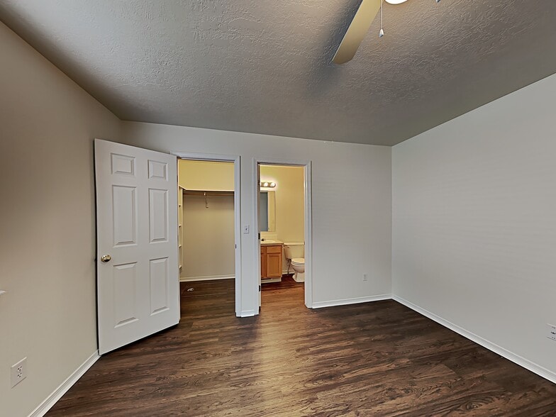 Building Photo - 802 NW 9th Pl