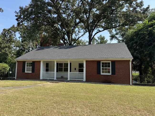 Building Photo - 527 College Hill Rd