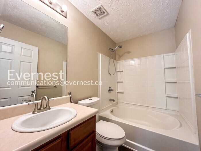 Building Photo - 217 Meadowlark Pl