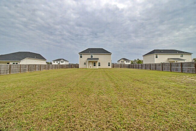 Building Photo - 18 Sunflower Cir NE