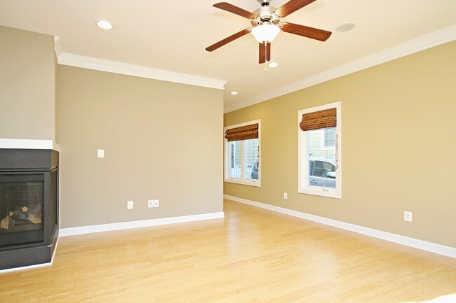 Building Photo - Spacious Downtown Home Convenient to UVA Medical Center