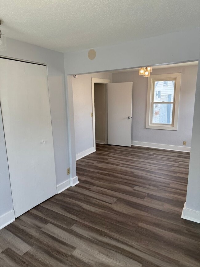 Building Photo - Newly Updated Home in Downtown Middleton