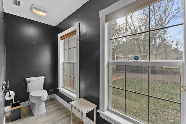 Building Photo - 126 E Palmetto Ave